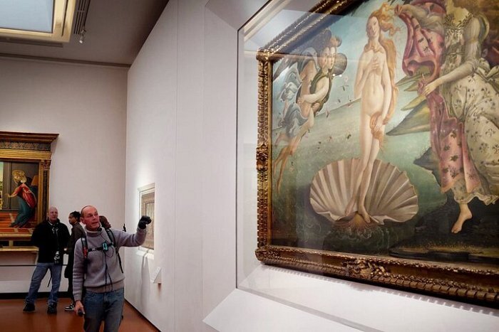 Galleria Uffizi Skip-the-Line Entry & Guided Tour in Florence