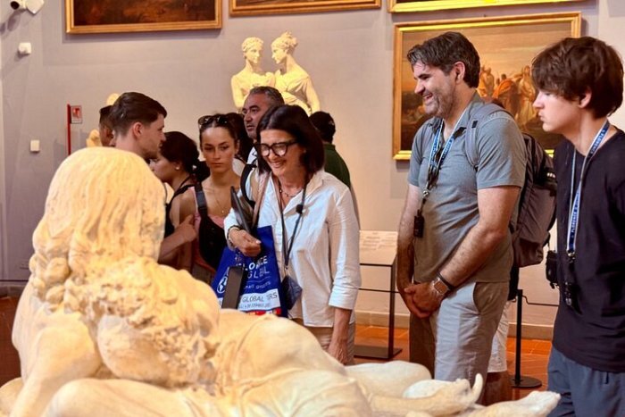 Skip the line: Uffizi and Accademia Small Group Walking Tour