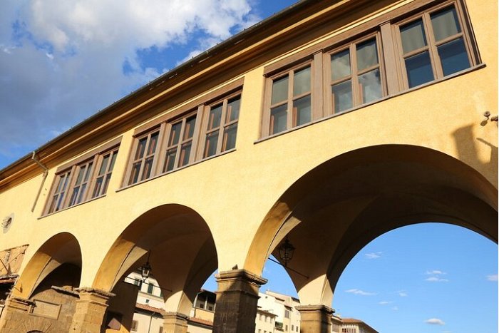 Exclusive Uffizi Gallery and Vasari Corridor Small Group Tour